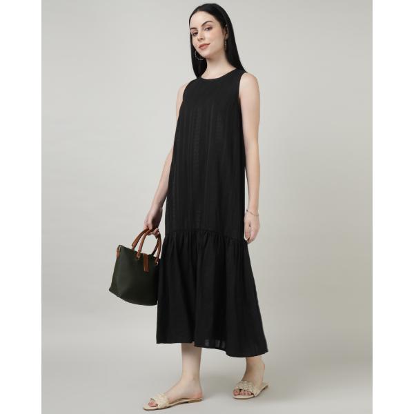 Black Sleeveless maxi dress with gathered hem